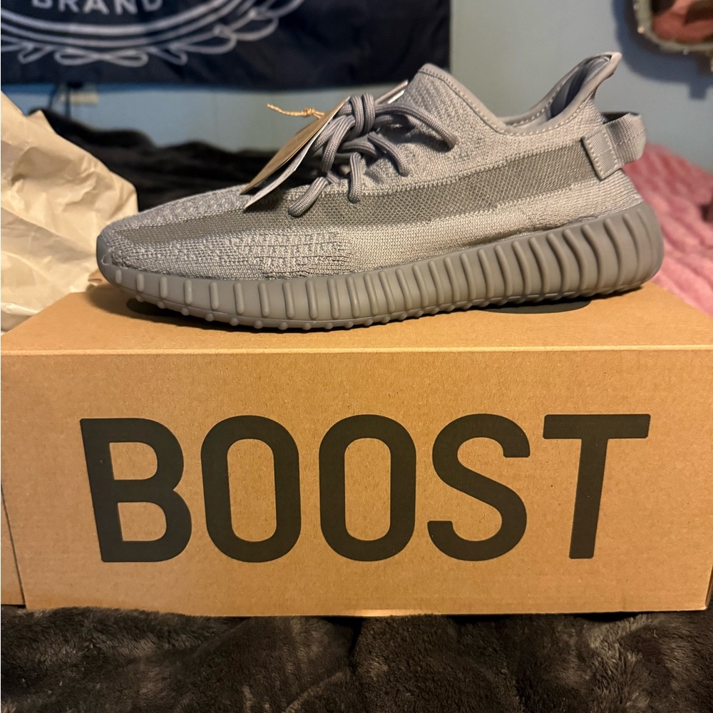 Yeezy boost 350 V2 “Steel grey”
10.5 men’s